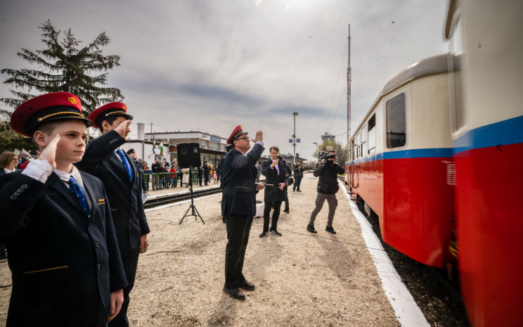 Indulhat a szerelvény