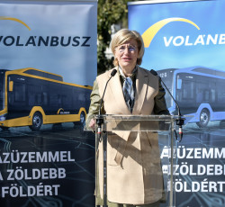 Mager Andrea a sajtótájékoztatón