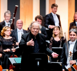 Jorma Panula vezényel